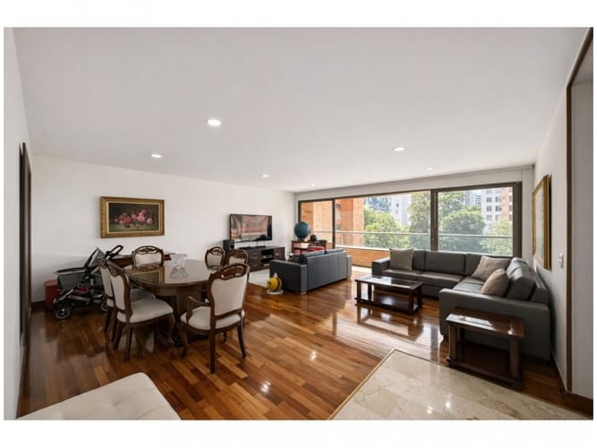 Apartamento de 3 alcobas en venta en El Poblado, Medellín, 186 m² · foto 2 de 24