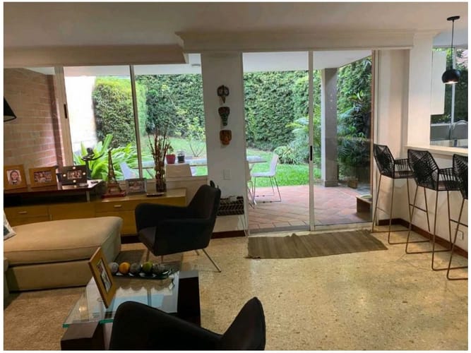 Casa de 3 alcobas en venta en Altos Del Poblado, Medellín, 200 m² · foto 4 de 10