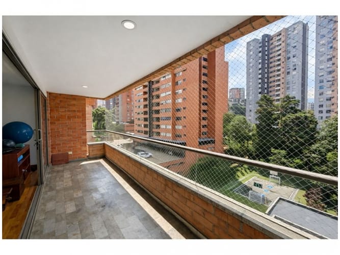 Apartamento de 3 alcobas en venta en El Poblado, Medellín, 186 m² · foto 6 de 24