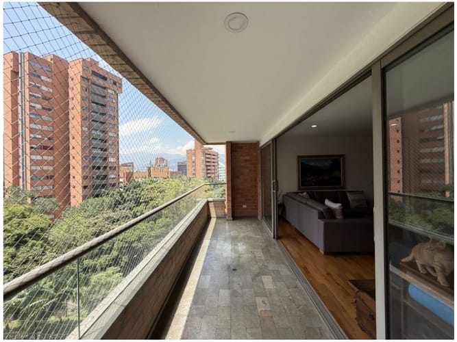 Apartamento de 3 alcobas en venta en El Poblado, Medellín, 186 m² · foto 7 de 24