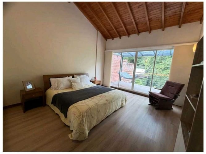 Casa de 3 alcobas en venta en Altos Del Poblado, Medellín, 200 m² · foto 7 de 10