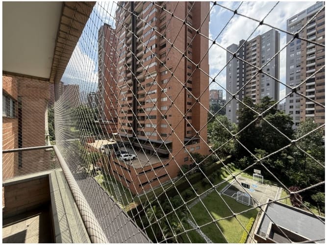 Apartamento de 3 alcobas en venta en El Poblado, Medellín, 186 m² · foto 10 de 24