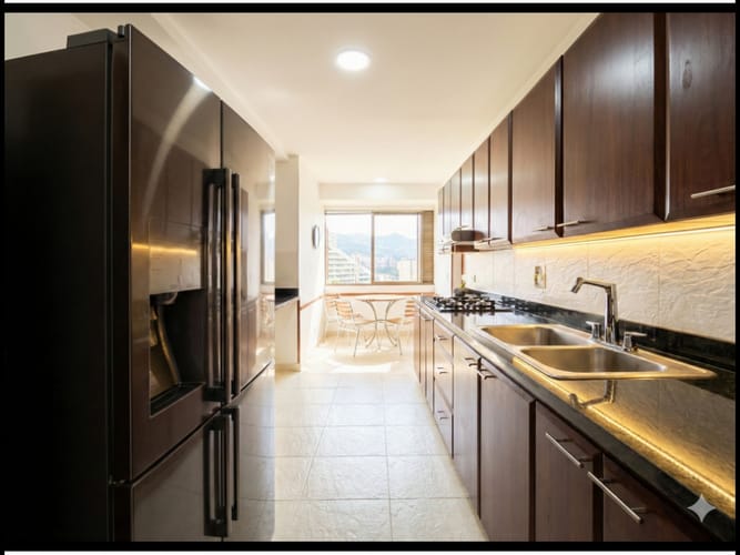 Apartamento de 3 alcobas en venta en El Poblado, Medellín, 186 m² · foto 12 de 24