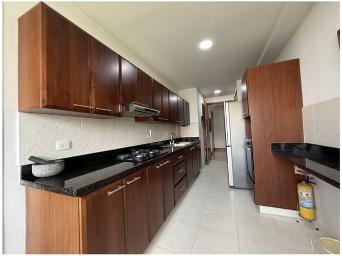 Apartamento de 3 alcobas en venta en El Poblado, Medellín, 186 m² · foto 14 de 24