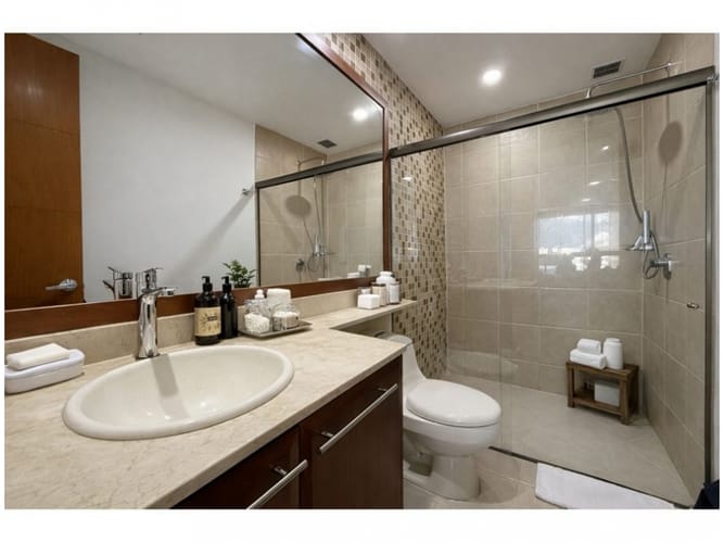 Apartamento de 3 alcobas en venta en El Poblado, Medellín, 186 m² · foto 23 de 24