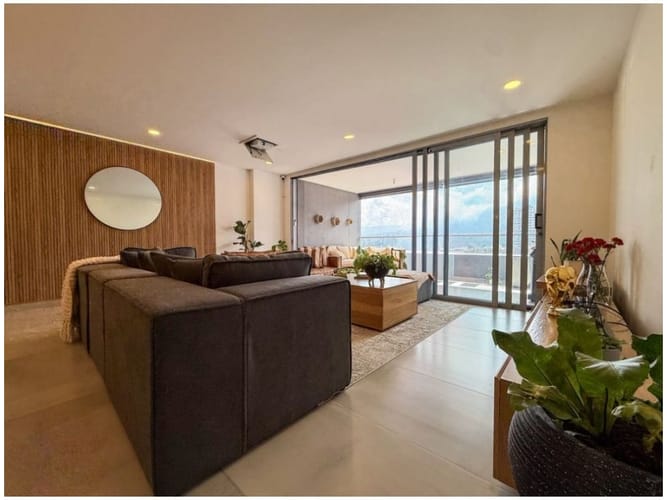 Apartamento de 3 alcobas en venta en Loma De Las Brujas, Envigado, 172 m² · foto 2 de 16