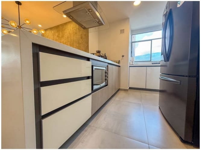 Apartamento de 3 alcobas en venta en Loma De Las Brujas, Envigado, 172 m² · foto 8 de 16