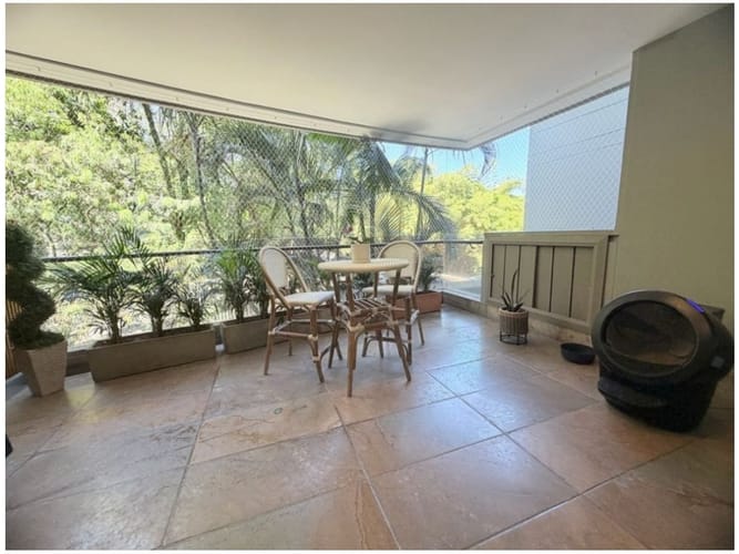 Apartamento de 2 alcobas en venta en El Poblado, Medellín, 180 m² · foto 4 de 13