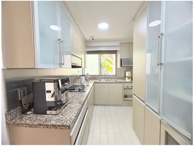Apartamento de 2 alcobas en venta en El Poblado, Medellín, 180 m² · foto 5 de 13