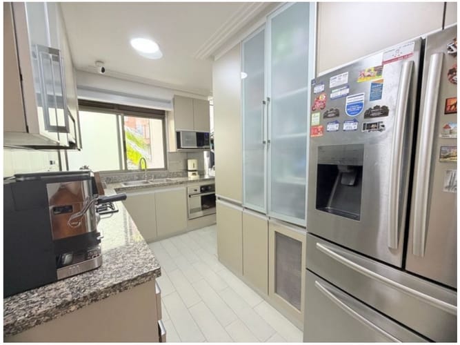 Apartamento de 2 alcobas en venta en El Poblado, Medellín, 180 m² · foto 6 de 13