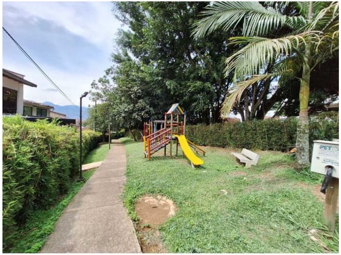 Casa de 4 alcobas en venta en El Poblado, Medellín, 240 m² · foto 2 de 23