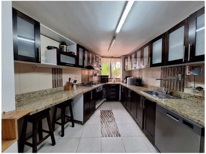 Casa de 4 alcobas en venta en El Poblado, Medellín, 240 m² · foto 3 de 23