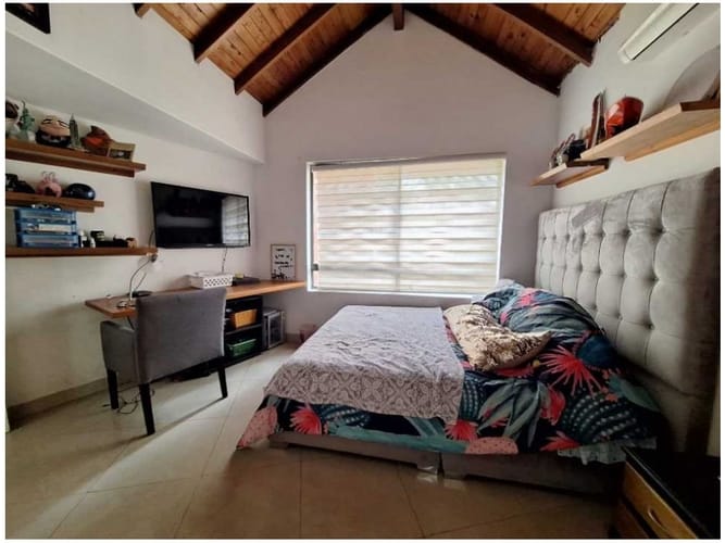 Casa de 4 alcobas en venta en El Poblado, Medellín, 240 m² · foto 16 de 23