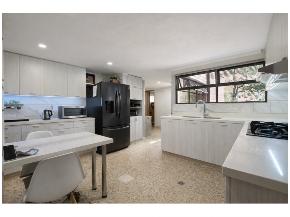 Apartamento en venta en El Poblado, Medellín · foto 8 de 24