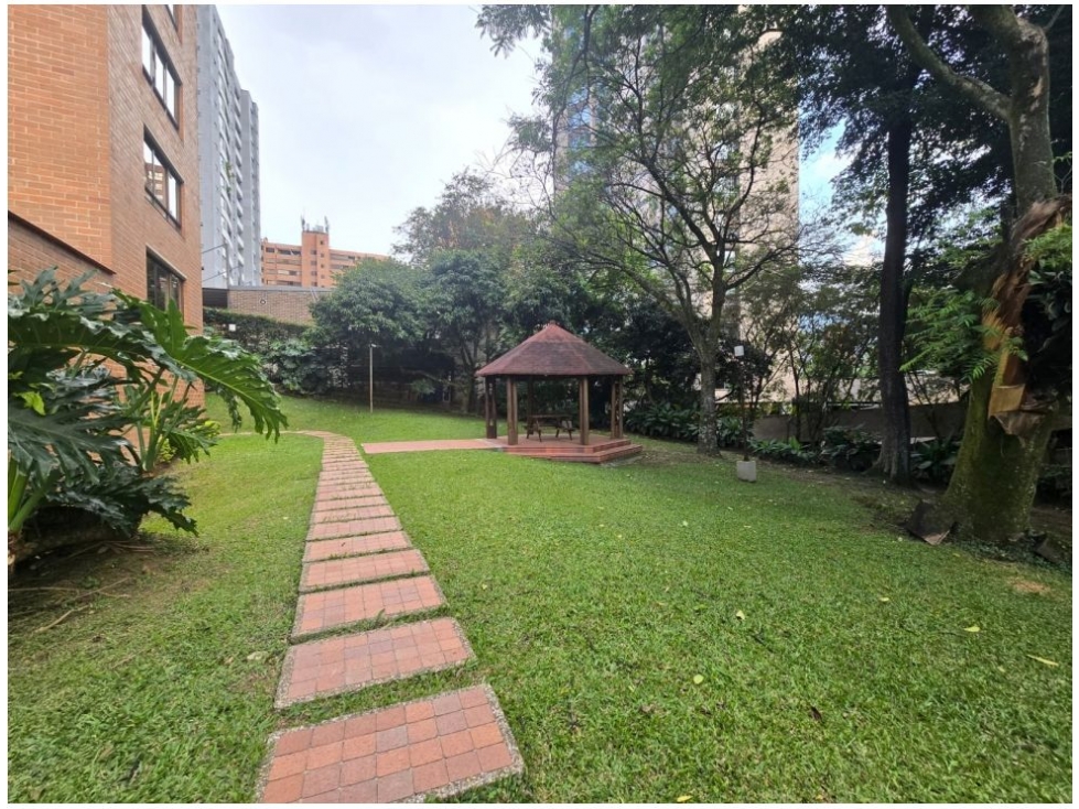 Apartamento en venta en El Poblado, Medellín · foto 10 de 24