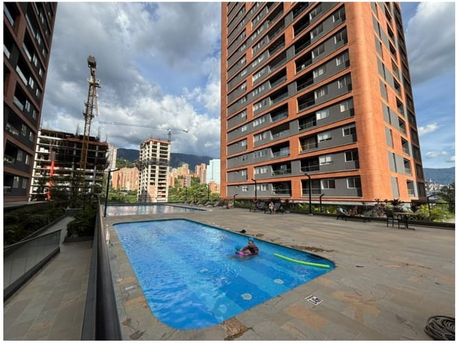 Apartamento de 3 alcobas en venta en El Poblado, Medellín, 121 m² · foto 5 de 24