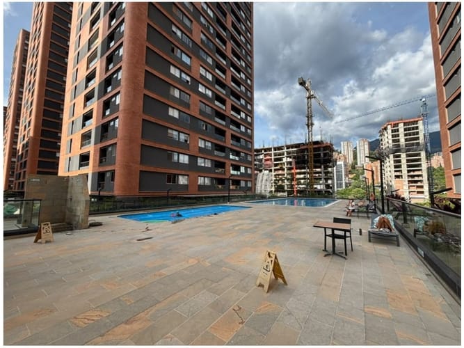 Apartamento de 3 alcobas en venta en El Poblado, Medellín, 121 m² · foto 9 de 24