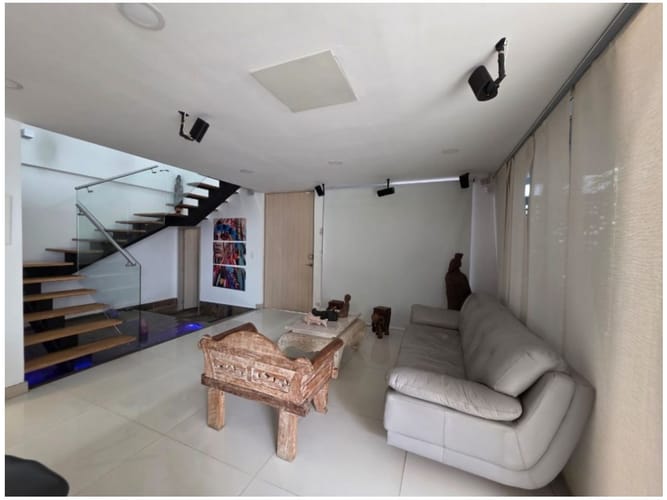 Casa de 3 alcobas en venta en Cumbres, Envigado, 250 m² · foto 2 de 24