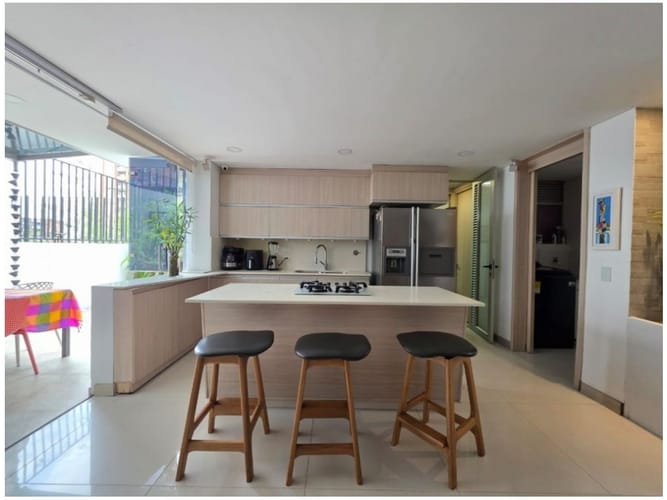 Casa de 3 alcobas en venta en Cumbres, Envigado, 250 m² · foto 3 de 24