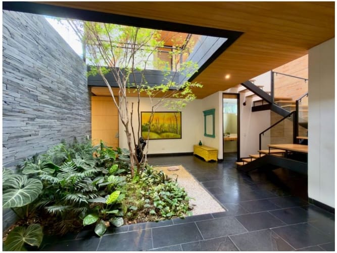 Casa de 4 alcobas en venta en Urbanización Las Cumbres, Envigado, 345 m² · foto 2 de 19