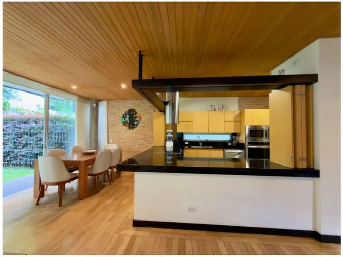 Casa de 4 alcobas en venta en Urbanización Las Cumbres, Envigado, 345 m² · foto 8 de 19