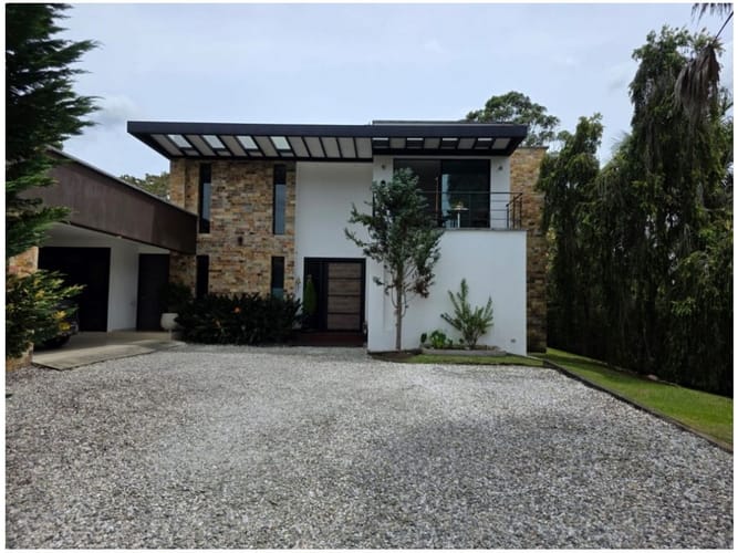 Casa de 3 alcobas en venta en Llano Grande, Rionegro, 352 m² · foto 2 de 24