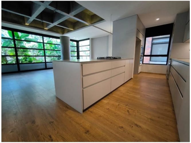 Apartamento de 2 alcobas en venta en El Poblado, Medellín, 202 m² · foto 2 de 13