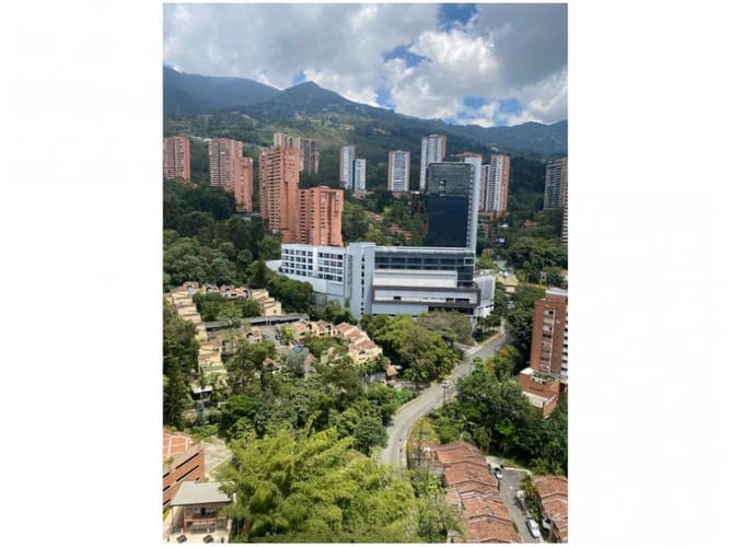 Apartamento de 3 alcobas en venta en El Poblado, Medellín, 158 m² · foto 2 de 24