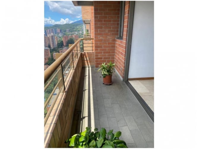 Apartamento de 3 alcobas en venta en El Poblado, Medellín, 158 m² · foto 3 de 24