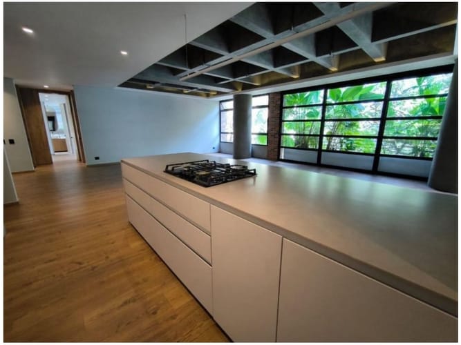 Apartamento de 2 alcobas en venta en El Poblado, Medellín, 202 m² · foto 4 de 13
