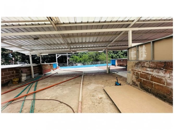 Casa de 8 alcobas en venta en Calasanz, Medellín, 450 m² · foto 2 de 24
