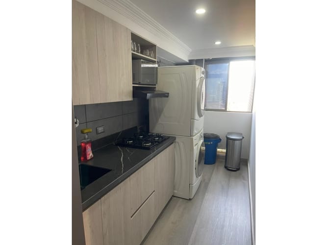 Apartamento de 3 alcobas en venta en El Poblado, Medellín, 75 m² · foto 4 de 5