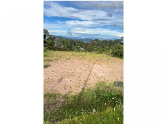 Lote en venta en Loma Del Escobero, Envigado, 1100 m² · foto 2 de 2