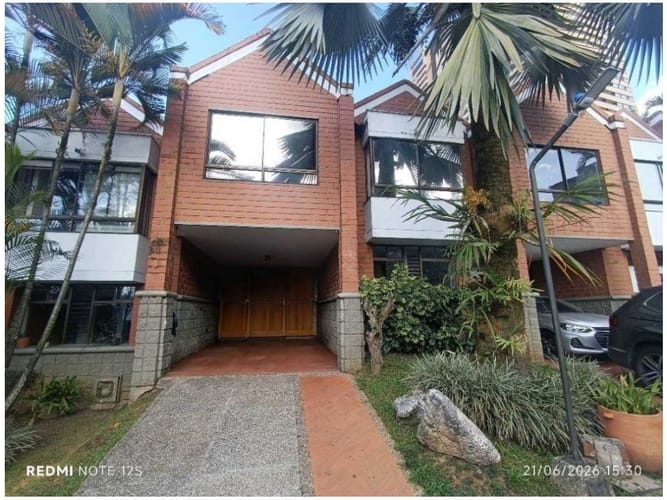 Casa de 2 alcobas en venta en Los Naranjos, Medellín, 162 m² · foto 2 de 24