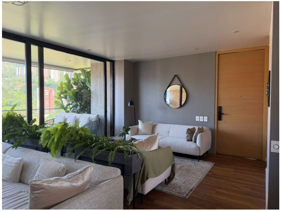 Apartamento en venta en El Poblado, Medellín · foto 3 de 14