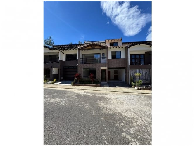 Casa de 4 alcobas en venta en El Retiro, 220 m² · foto 2 de 24