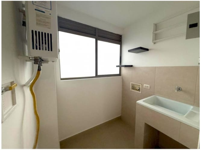 Apartamento de 1 alcoba en venta en El Poblado, Medellín, 63 m² · foto 6 de 17