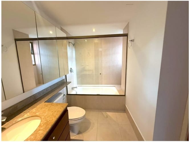 Apartamento de 1 alcoba en venta en El Poblado, Medellín, 63 m² · foto 13 de 17