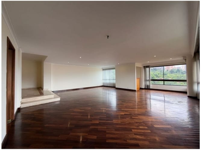 Apartamento de 3 alcobas en venta en El Tesoro, Medellín, 274 m² · foto 3 de 18