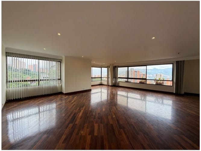 Apartamento de 3 alcobas en venta en El Tesoro, Medellín, 274 m² · foto 4 de 18