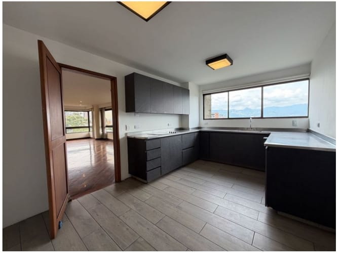 Apartamento de 3 alcobas en venta en El Tesoro, Medellín, 274 m² · foto 7 de 18