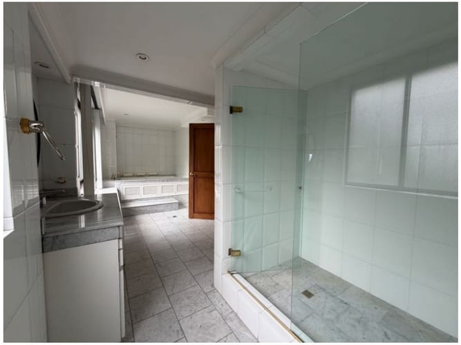 Apartamento de 3 alcobas en venta en El Tesoro, Medellín, 274 m² · foto 16 de 18