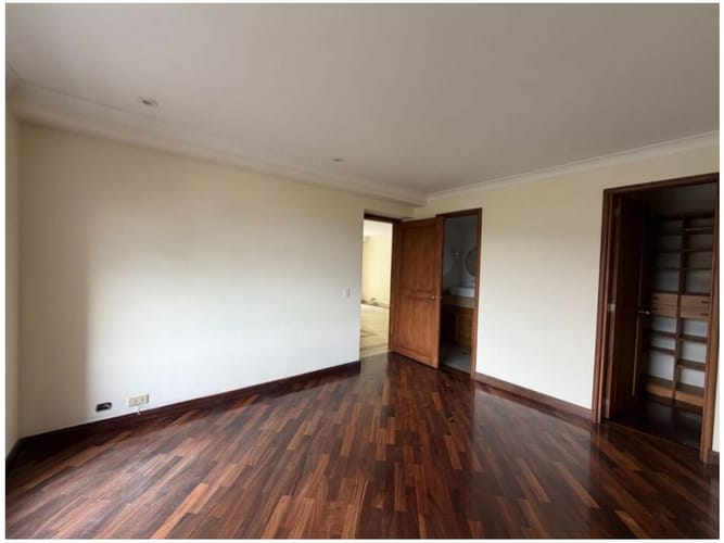 Apartamento de 3 alcobas en venta en El Tesoro, Medellín, 274 m² · foto 17 de 18