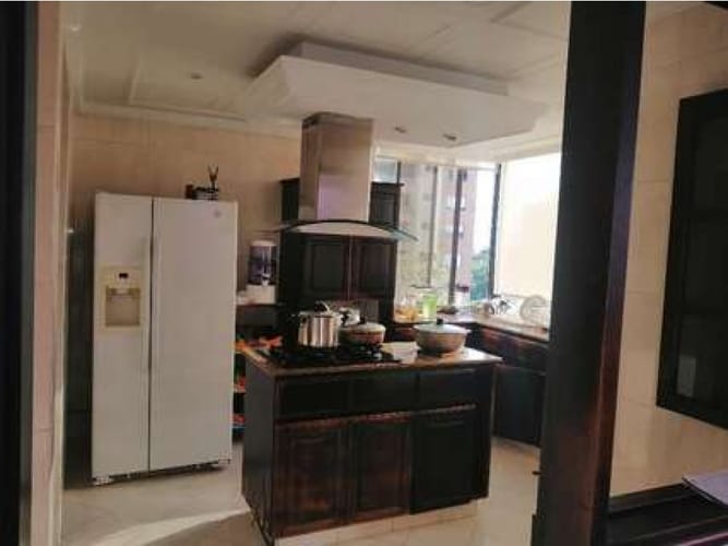 Apartamento de 4 alcobas en venta en El Poblado, Medellín, 250 m² · foto 2 de 5