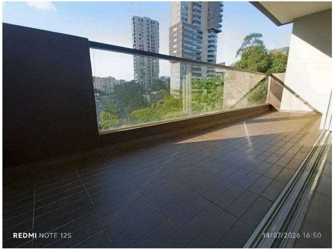 Apartamento de 3 alcobas en venta en El Poblado, Medellín, 94 m² · foto 3 de 24