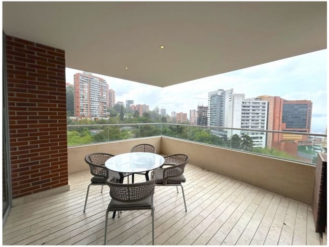 Apartamento de 2 alcobas en venta en Los Naranjos, Medellín, 167 m² · foto 2 de 24