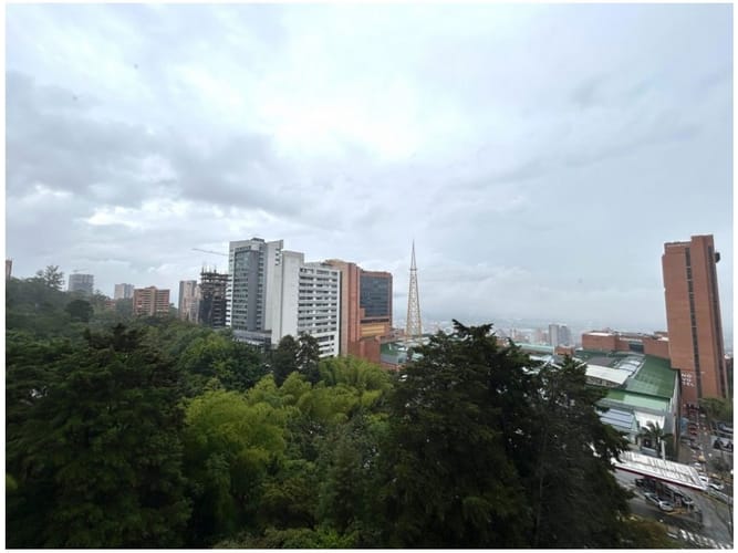 Apartamento de 2 alcobas en venta en Los Naranjos, Medellín, 167 m² · foto 3 de 24