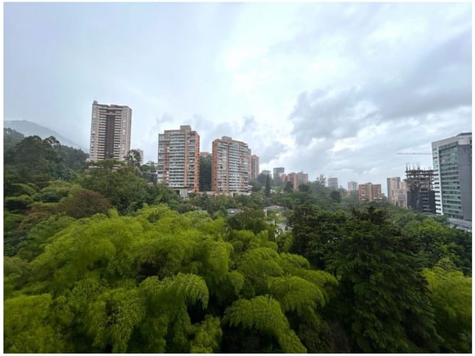 Apartamento de 2 alcobas en venta en Los Naranjos, Medellín, 167 m² · foto 8 de 24