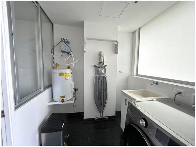 Apartamento de 2 alcobas en venta en Los Naranjos, Medellín, 167 m² · foto 14 de 24