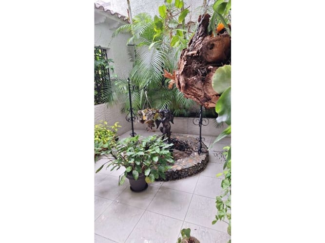 Casa en venta en Conquistadores, Medellín, 312 m² · foto 2 de 5
